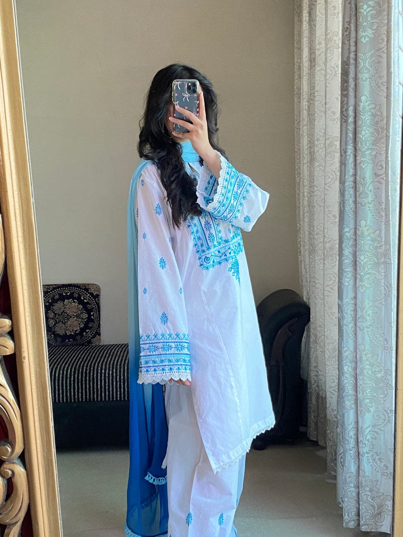 WHITE/BLUE LAWN 3PC ( FARSHI SHALWAR)